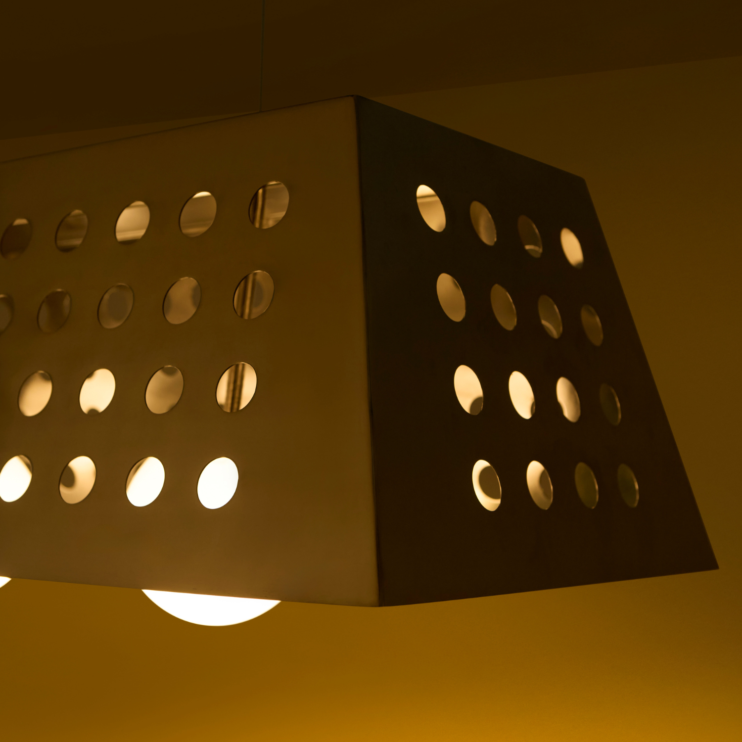 Obscura Chandelier Light